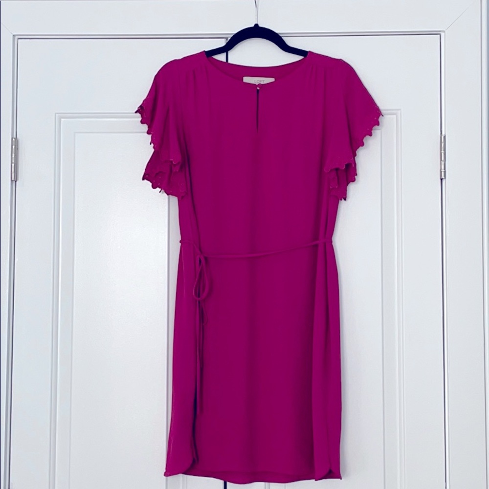 Short shift dress with pretty sleeve detail.